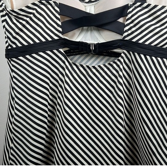 ATHLETA Black & White Striped Women's Swimsuit Underwire Bra Tankini Top‎ 38 B/C - Picture 9 of 14
